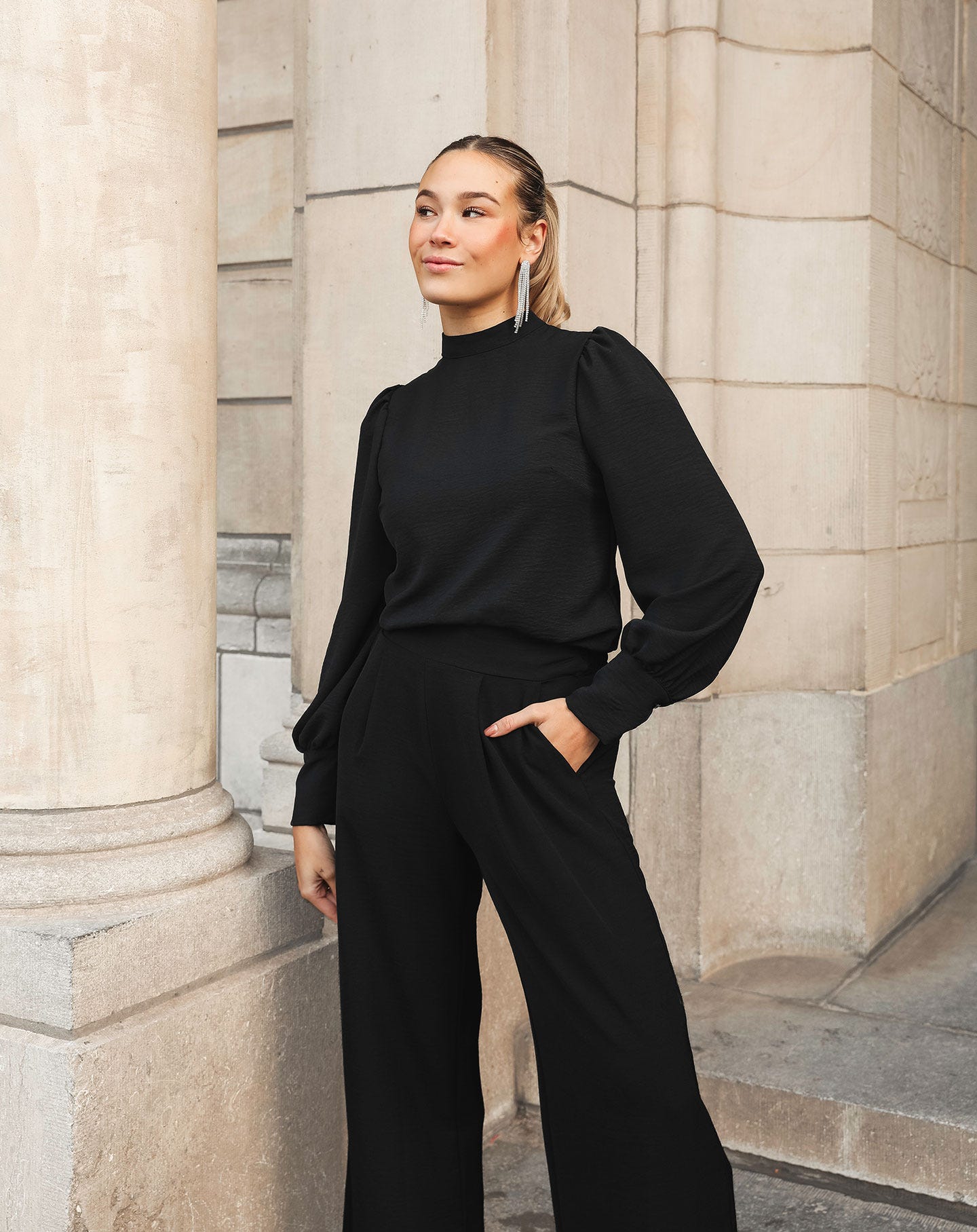 Silken Grace Blouse – Tijdloze Elegantie in een Modern Jasje
