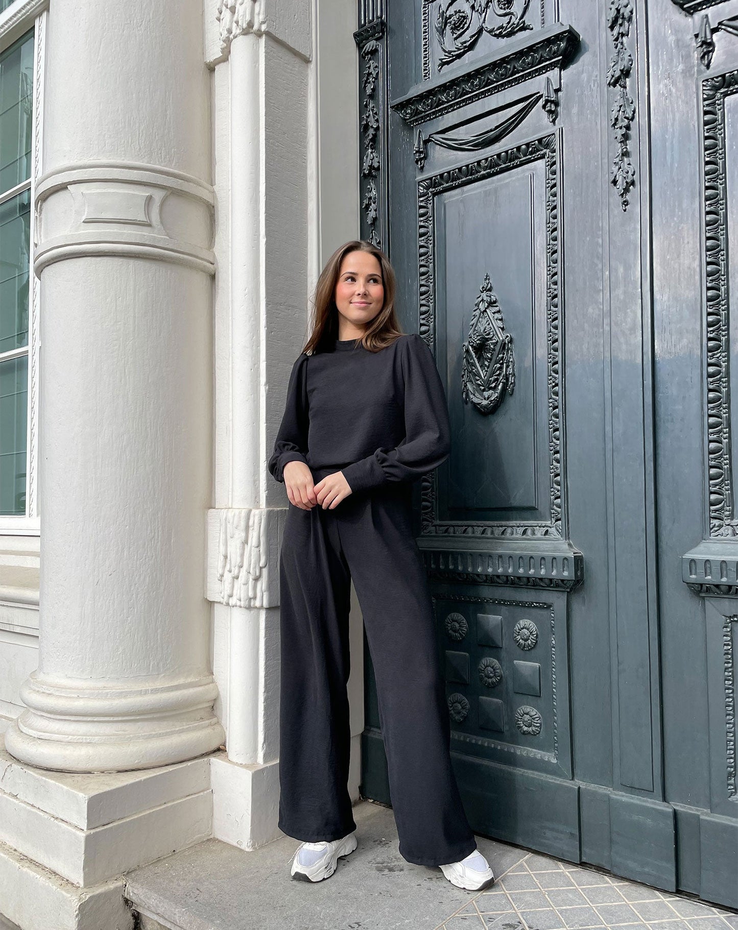 Silken Grace Blouse – Tijdloze Elegantie in een Modern Jasje