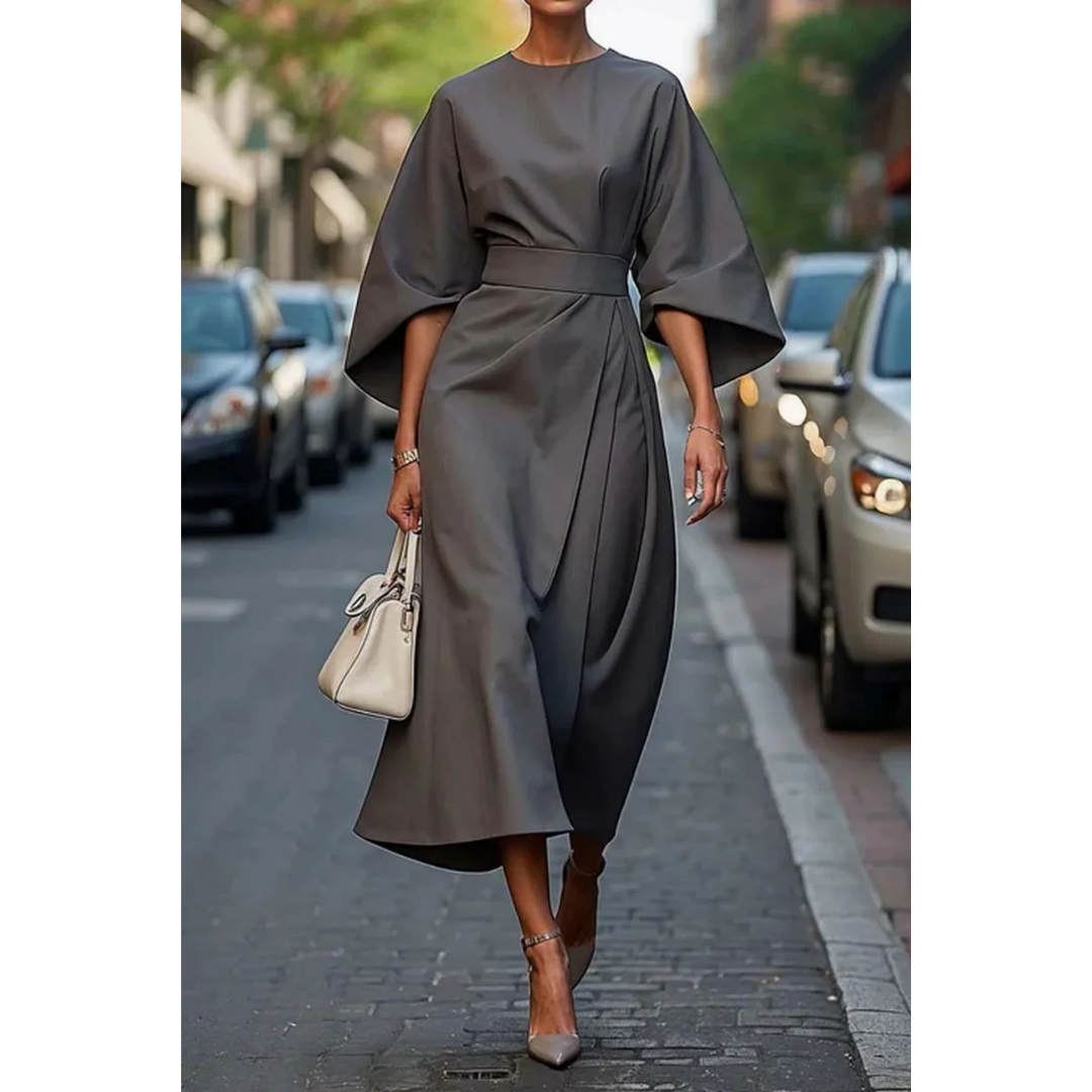Elanora – Zwierige jurk met zachte stof en elegante details