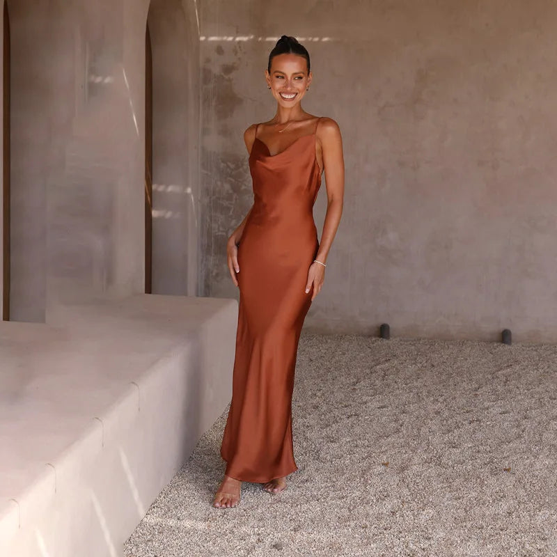 Luna Luxe Satijnen Maxi-Jurk – Stralende Elegantie