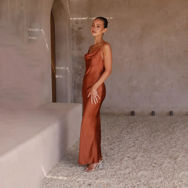 Luna Luxe Satijnen Maxi-Jurk – Stralende Elegantie