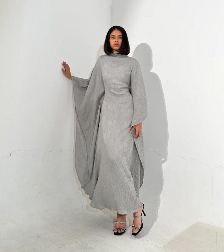 Serena Elegance Maxi Jurk – Luxe Vleermuisstijl voor Elke Speciale Gelegenheid