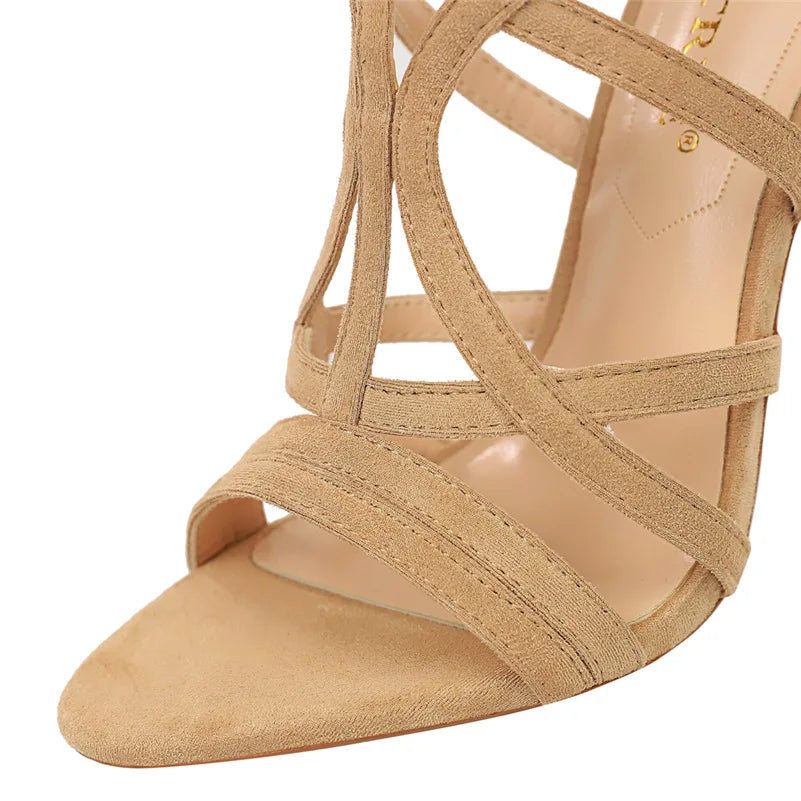 Valeria Elegance – Gladiator Hakken met Tijdloze Charme
