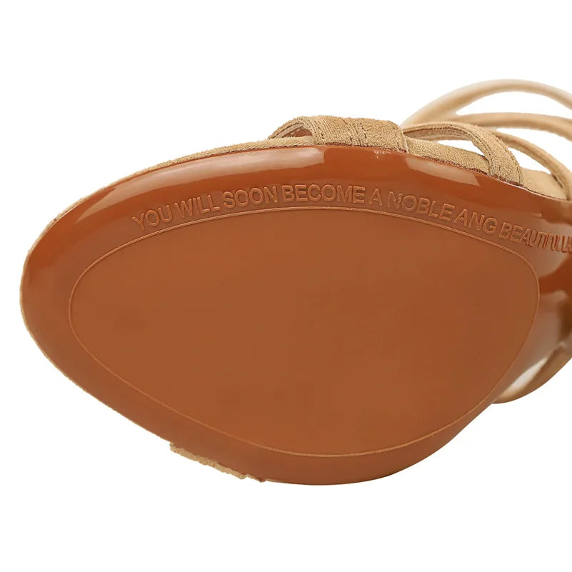 Valeria Elegance – Gladiator Hakken met Tijdloze Charme