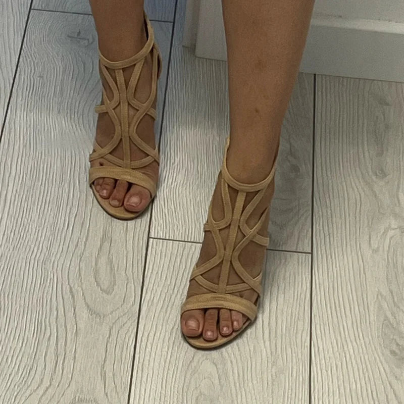 Valeria Elegance – Gladiator Hakken met Tijdloze Charme