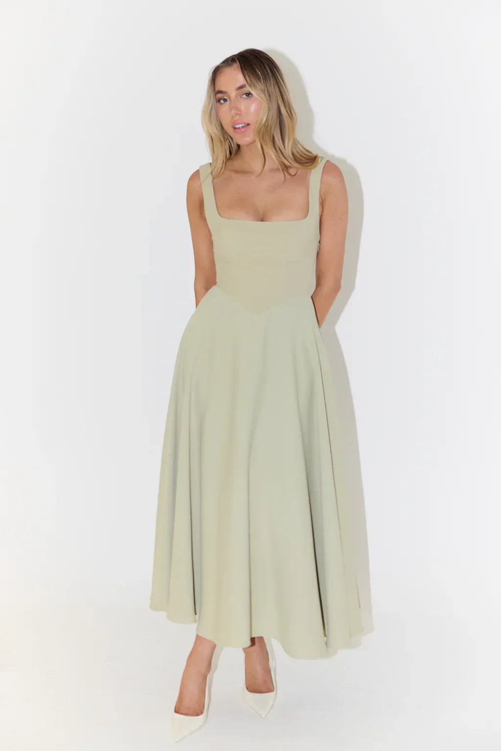Elegance Midi Dress – De Perfecte Mix van Comfort en Klasse
