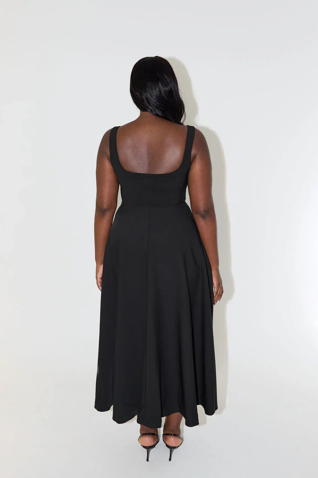 Elegance Midi Dress – De Perfecte Mix van Comfort en Klasse