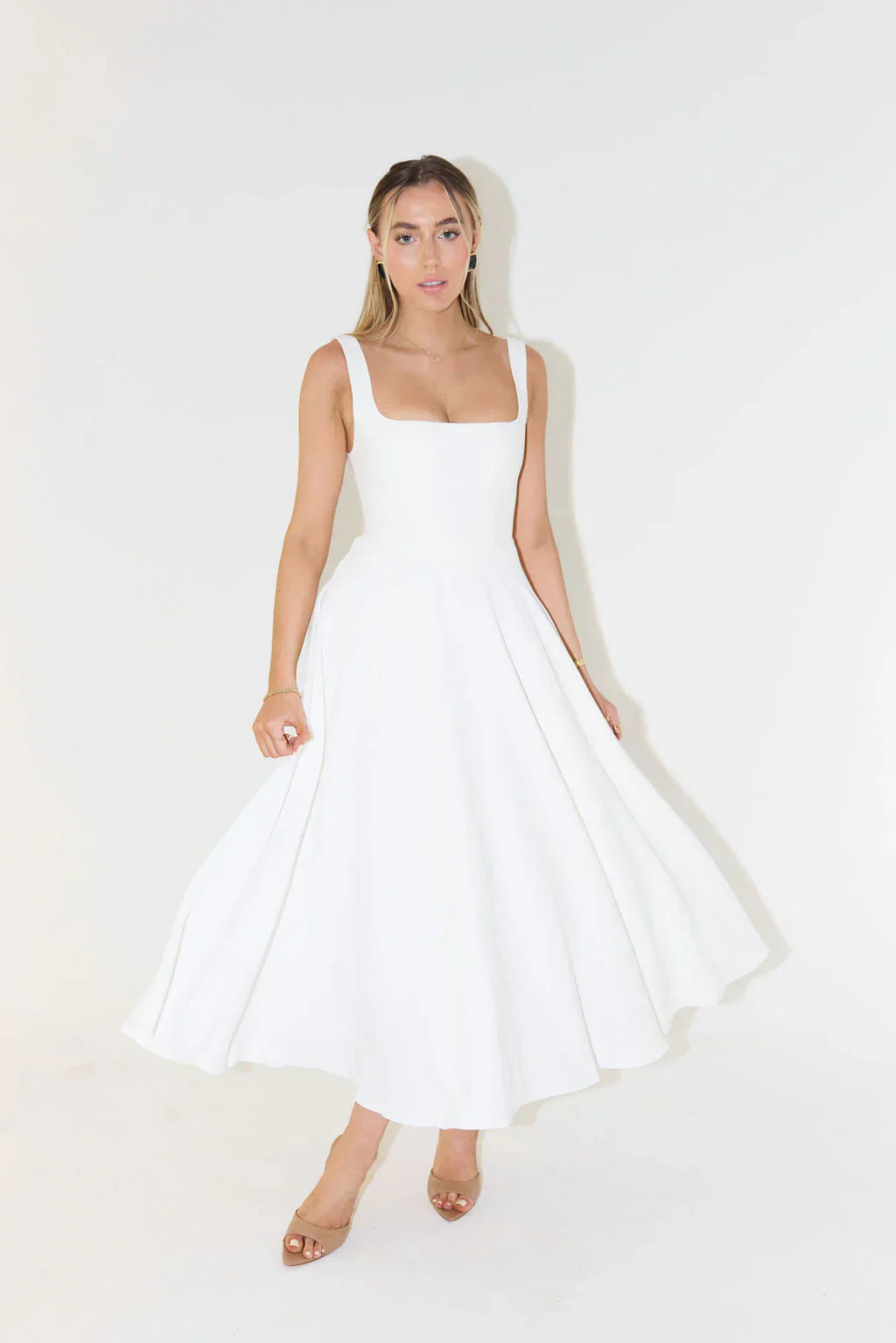 Elegance Midi Dress – De Perfecte Mix van Comfort en Klasse