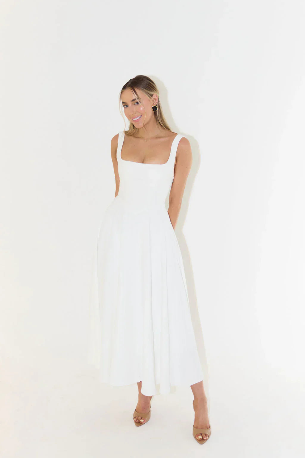 Elegance Midi Dress – De Perfecte Mix van Comfort en Klasse