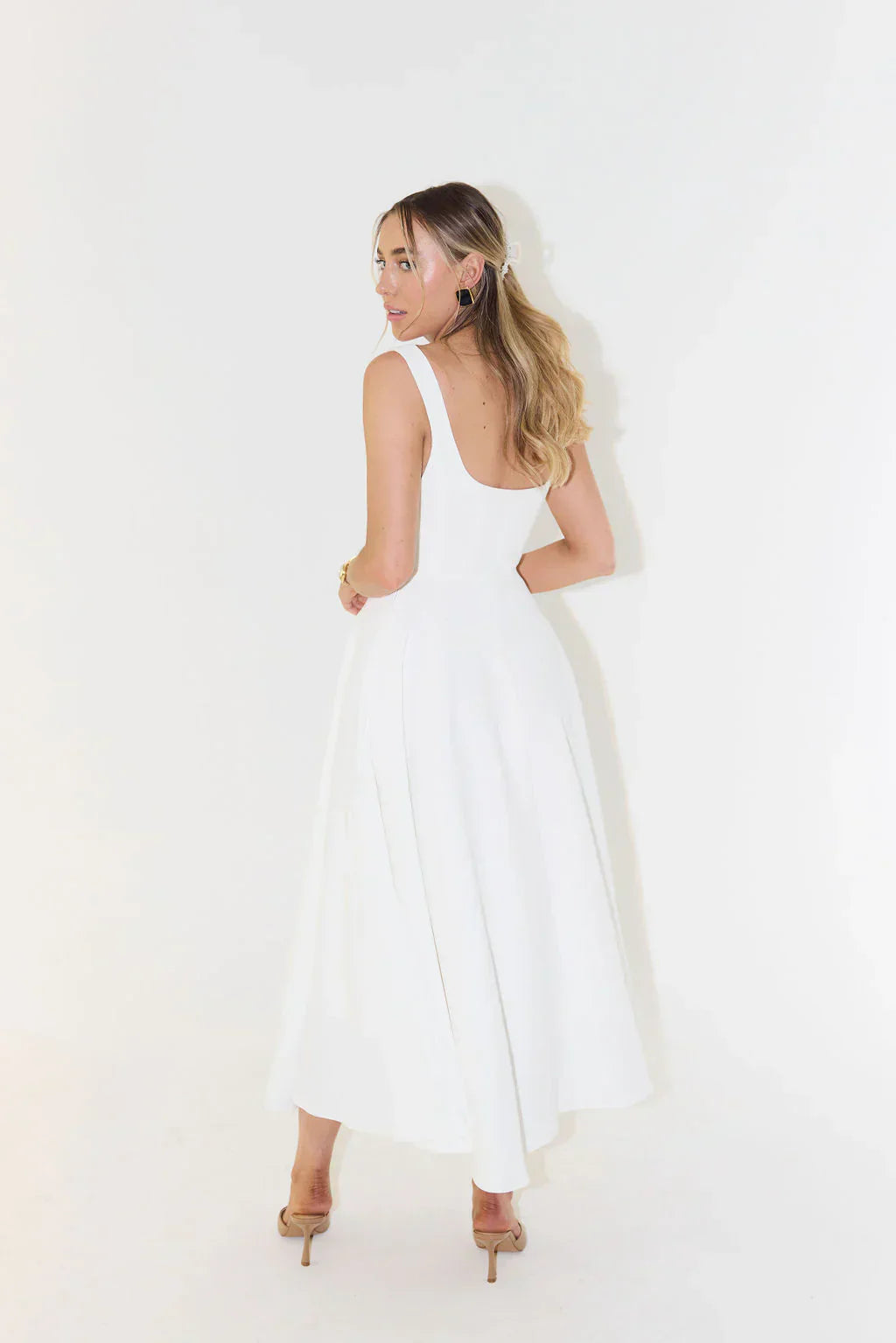 Elegance Midi Dress – De Perfecte Mix van Comfort en Klasse