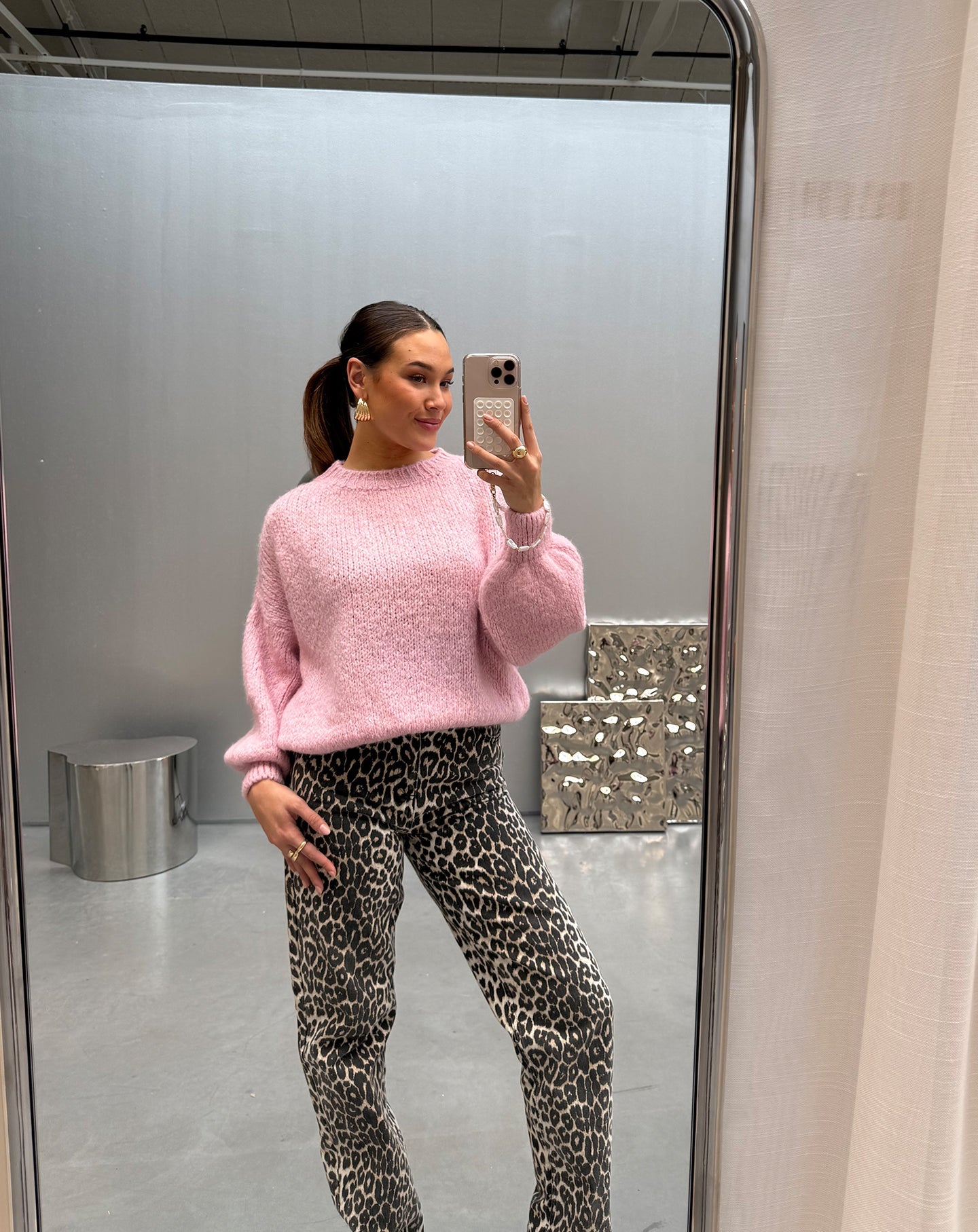 Wild Grey Denim – Urban Chic met een Dierlijke Twist