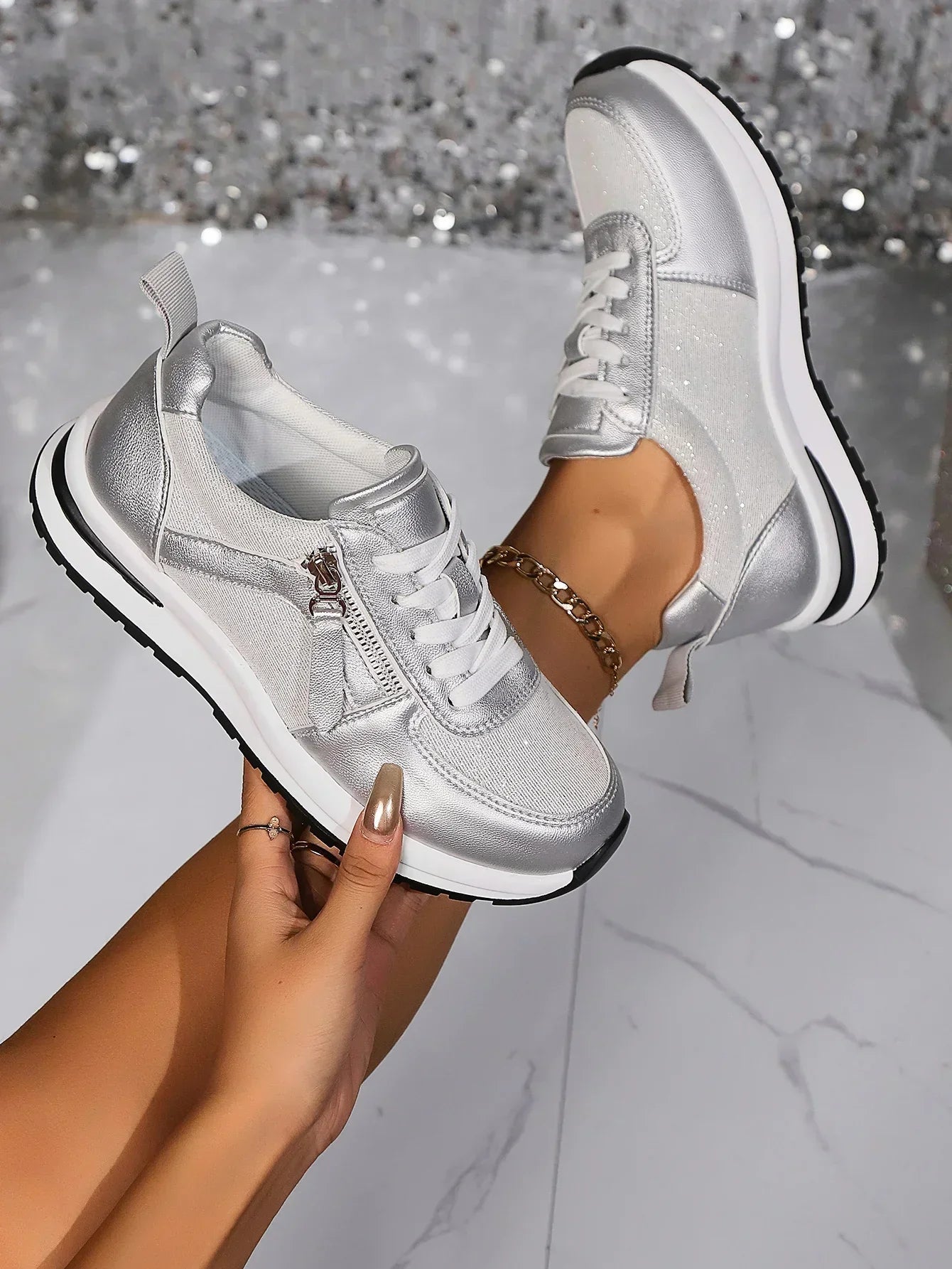 Lynn – Zilveren Sneakers met Rits