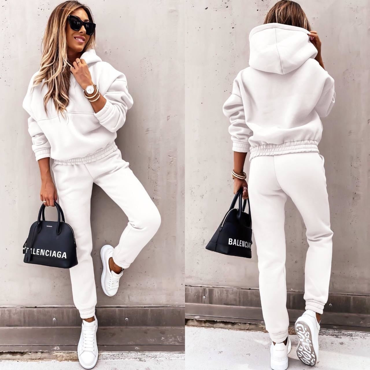 Veloura – Luxe joggingpak met fluweelzachte feel