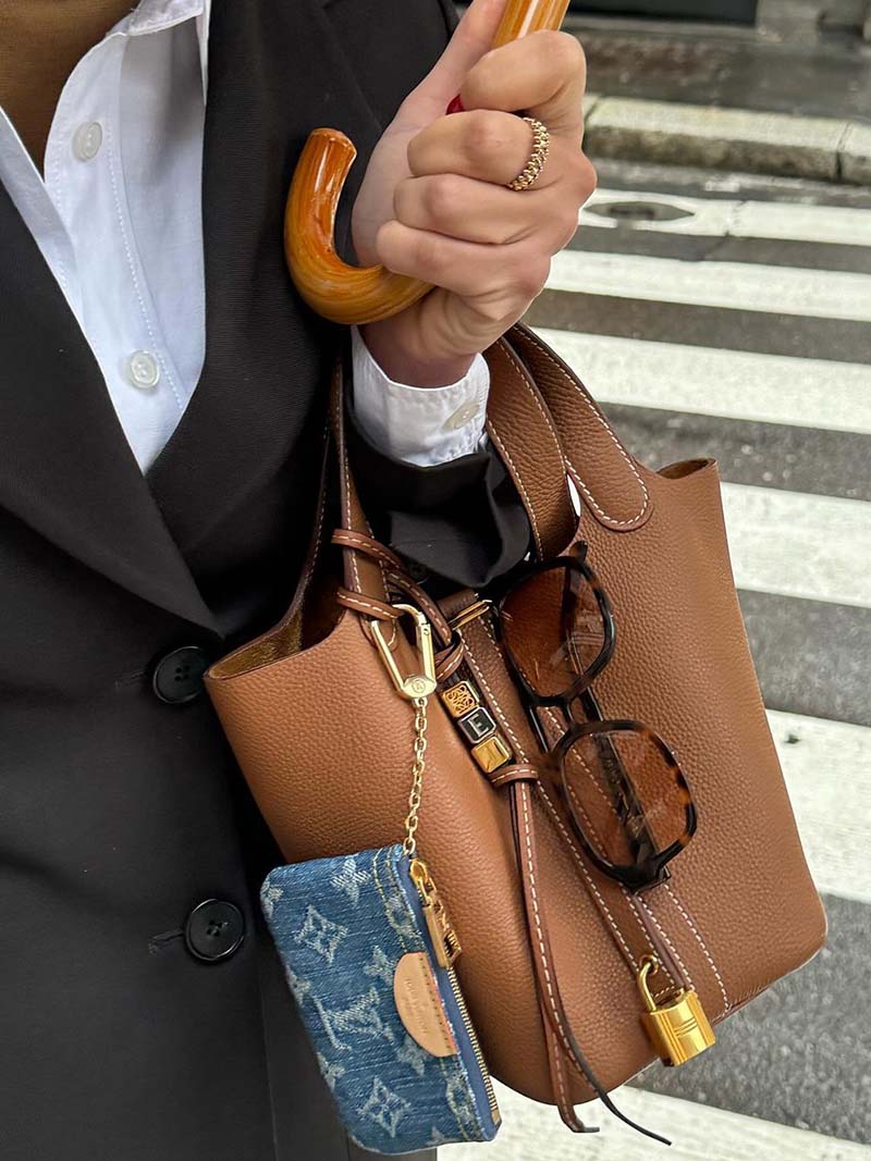 Bellaria Elegance – Luxe Handtas met Verfijnd Slotdetail