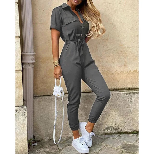 Noir Seduction – Ideaal als de jumpsuit in zwart verkrijgbaar is.