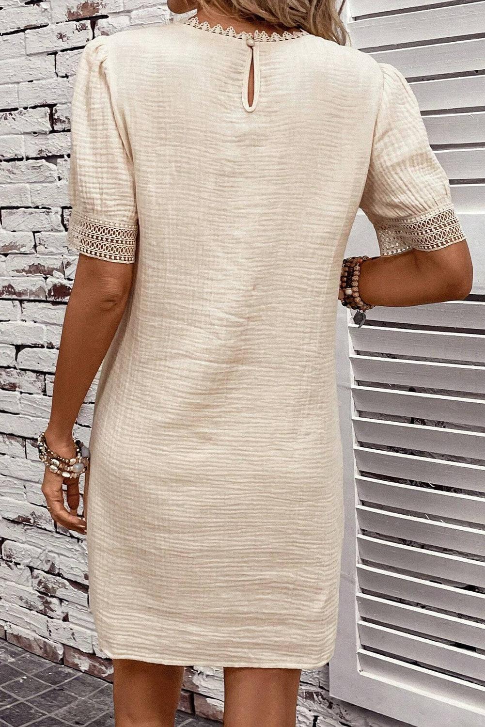 Grace Mini Shift Dress – Speelse Elegantie voor Elke Gelegenheid