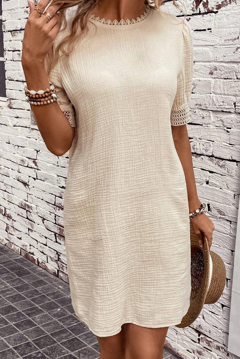 Grace Mini Shift Dress – Speelse Elegantie voor Elke Gelegenheid