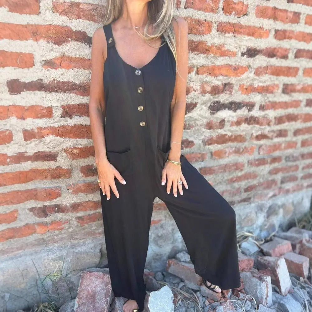 Vivienne – Chique Rugloze Jumpsuit met Knopen en U-hals