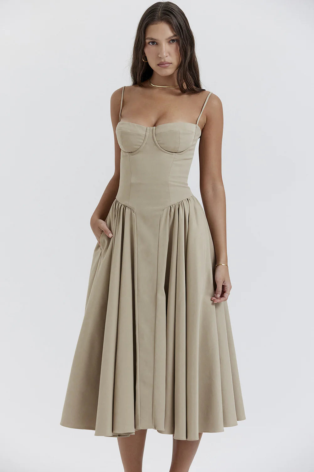 Sienna – Elegant Open Back Dress