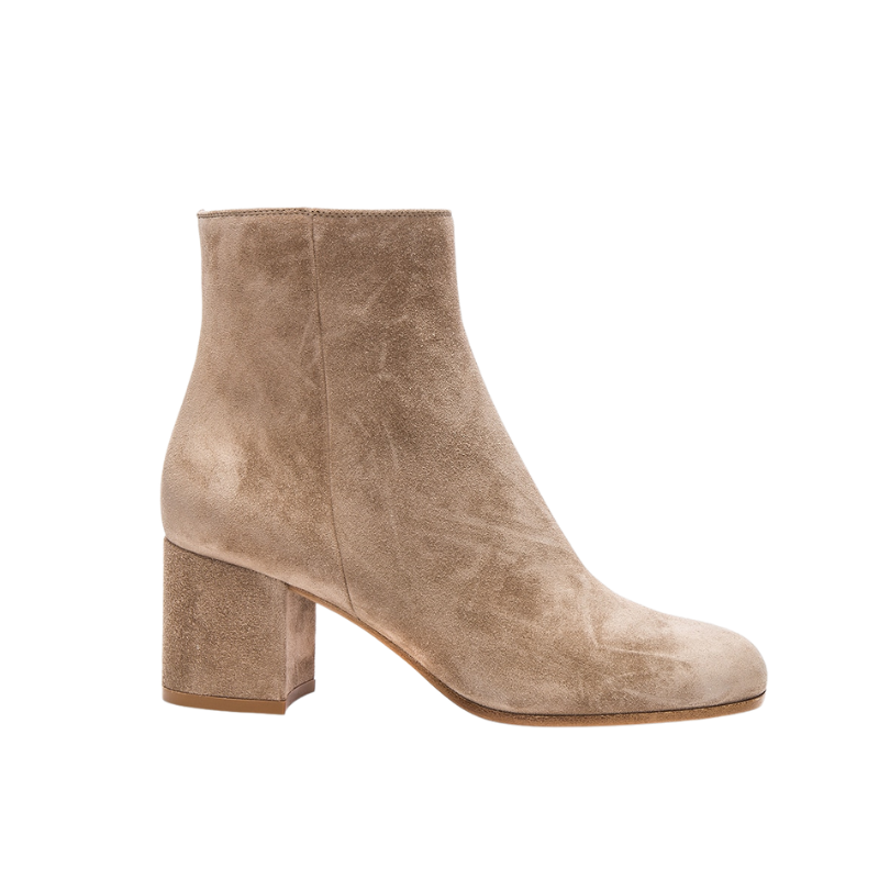 Claire – Beige Suède Enkellaars met Hak