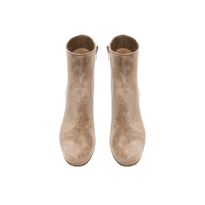 Claire – Beige Suède Enkellaars met Hak