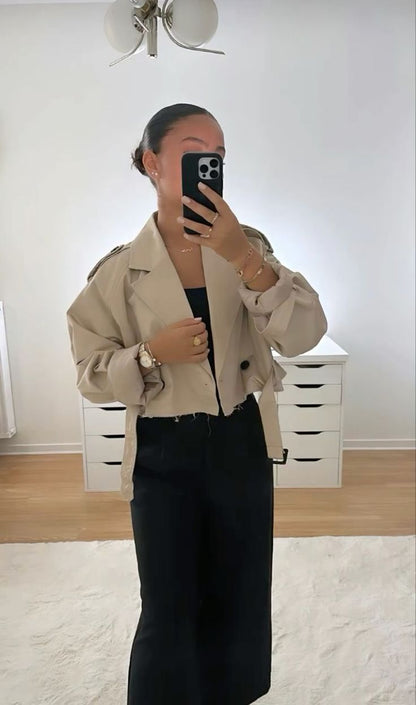 Urban Chic Korte Trenchcoat – Jouw Onmisbare Stijlpartner voor het Nieuwe Seizoen