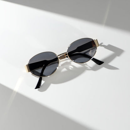 Solaré – Ovale Retro Zonnebril met Gouden Accent
