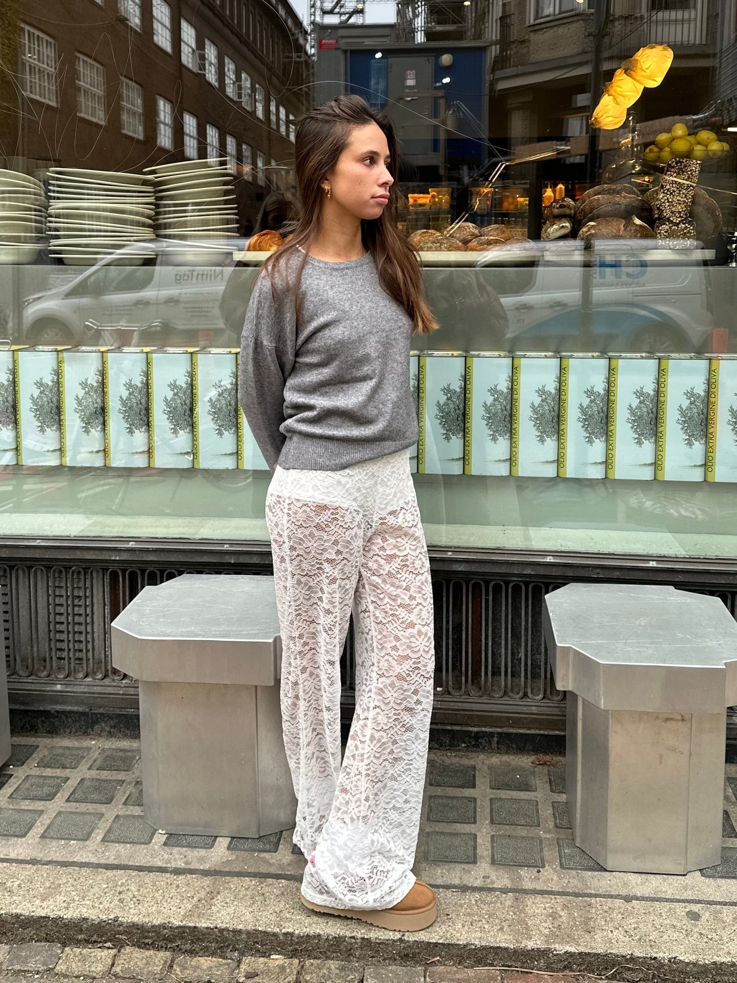 Aurora Lace Flare Pants – Tijdloze Elegantie van Modara