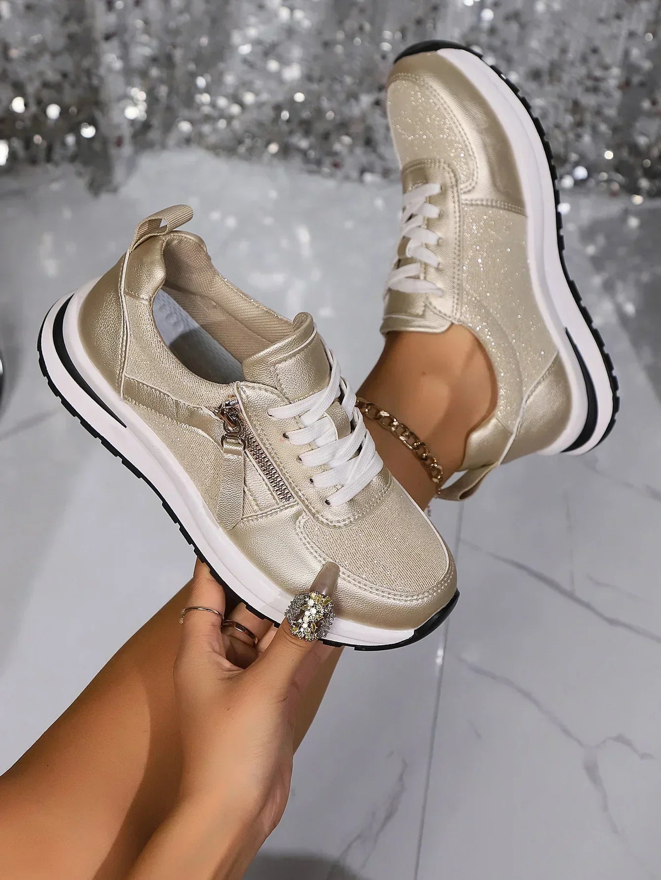 Lynn – Zilveren Sneakers met Rits