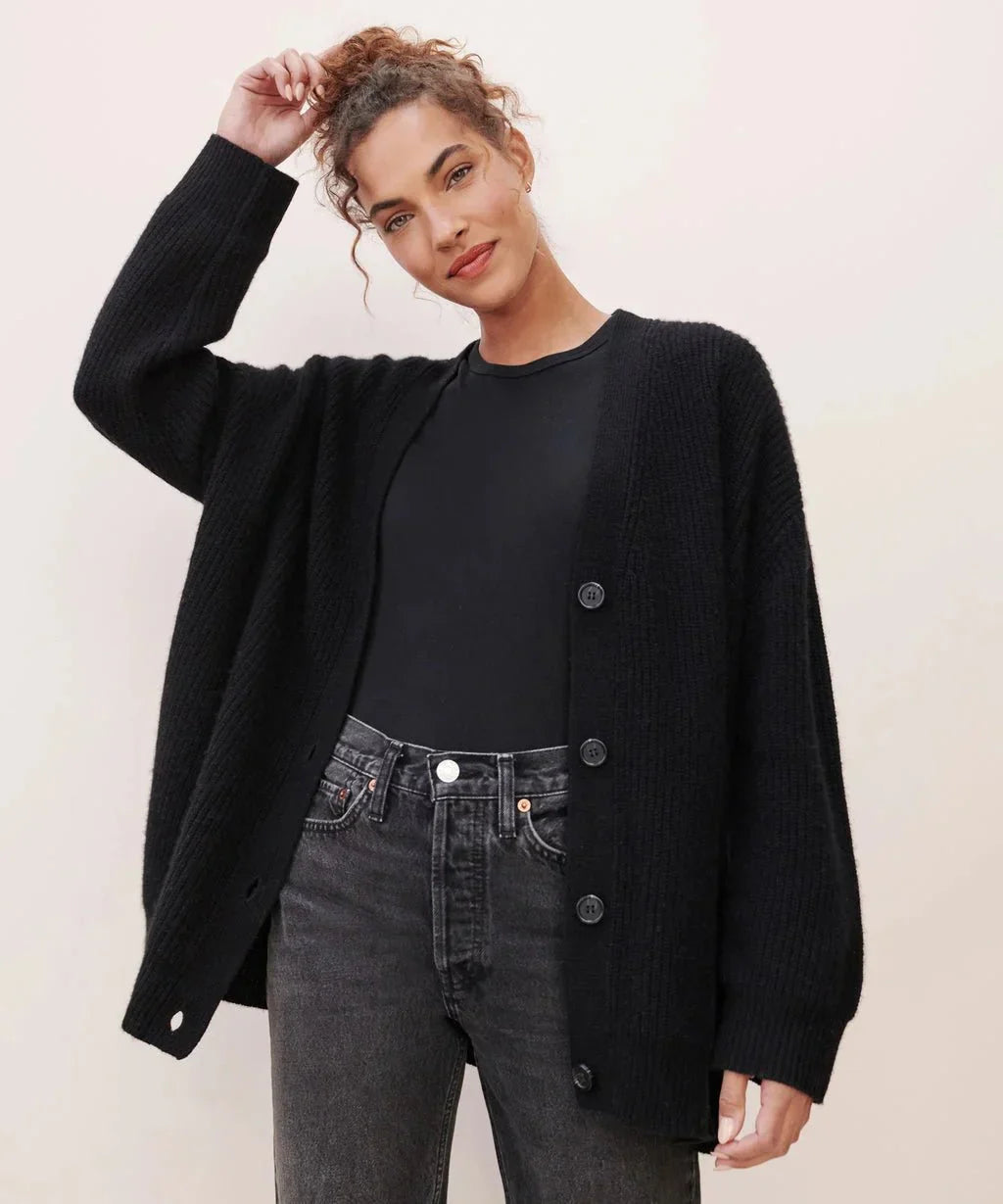 Cashmere Grace Cardigan – Tijdloze Luxe en Comfort