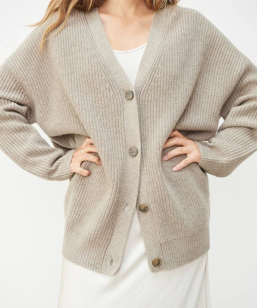 Cashmere Grace Cardigan – Tijdloze Luxe en Comfort