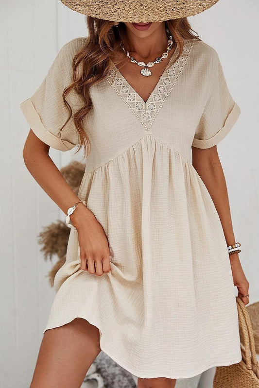 Luxe Lace V-Mini Dress – Speels en Verfijnd