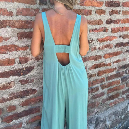 Vivienne – Chique Rugloze Jumpsuit met Knopen en U-hals