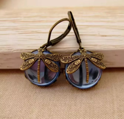 IsabellaDrop – Elegant Vintage Design met Libelle