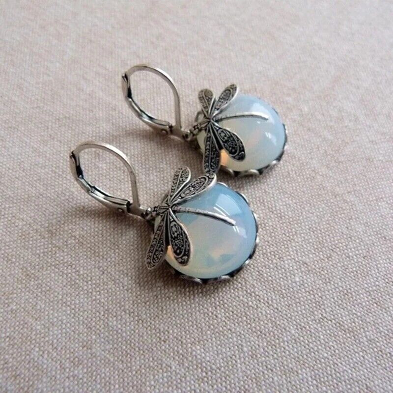 IsabellaDrop – Elegant Vintage Design met Libelle